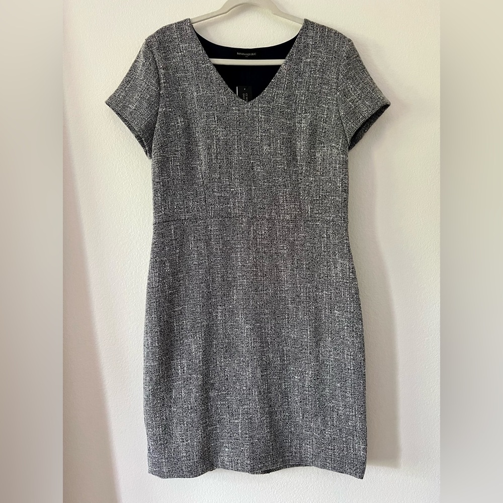 Banana Republic V-neck dress, size 12 (NWT)